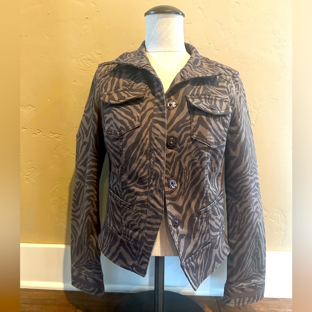 White House Black Market Zebra Jacket Women’s Brown Snap Button Size 2. Like new